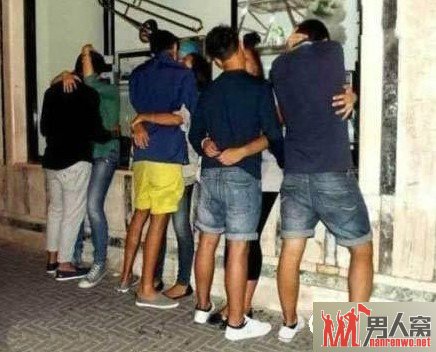 无敌美女街头大奋战 挑战视觉底线