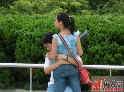 无敌美女街头大奋战 挑战视觉底线