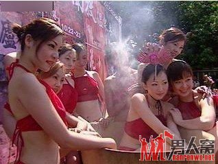 无敌美女街头大奋战 挑战视觉底线