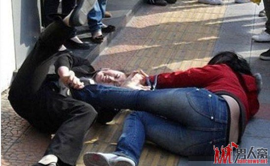 无敌美女街头大奋战 挑战视觉底线