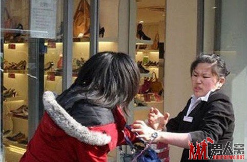 无敌美女街头大奋战 挑战视觉底线