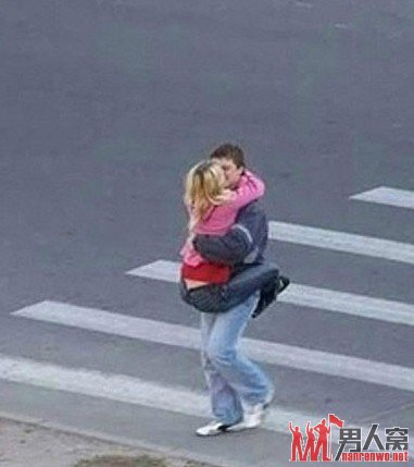 无敌美女街头大奋战 挑战视觉底线