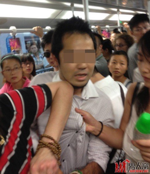 网友“葛力Ryge”拍下的事发场景