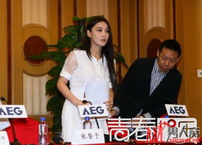 张馨予开记者会澄清坐台谣言