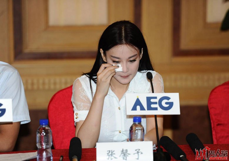 张馨予开记者会澄清坐台谣言