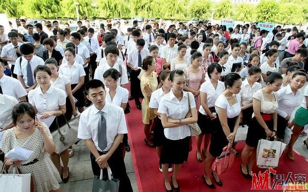 应聘空姐现场曝光 除了脱衣还要脱鞋