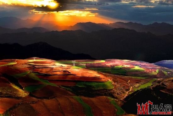 盘点国内六大绝美地貌景观 眼看五彩的世界