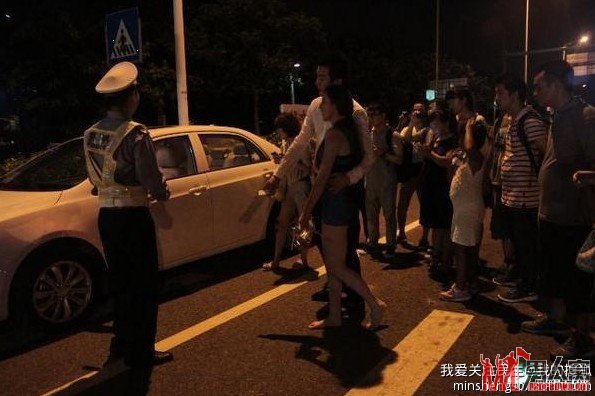 海归爆乳女醉驾调戏交警被放行 在网上引起争议
