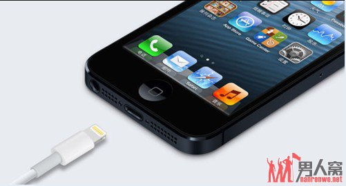iPhone 5采用全数字、8针的Lightning接口，内含专用芯片。
