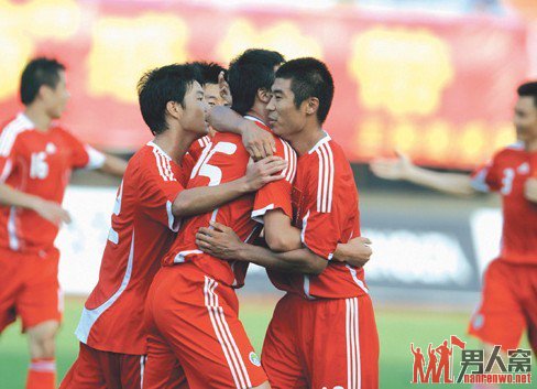 国奥男篮抵达日本参加亚洲杯 被滞留机场两个小时