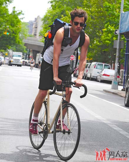 ˶д Penn Badgley