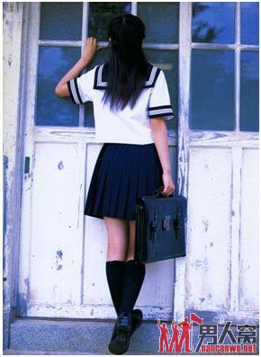 日本早熟女学生成熟诱人的一面 