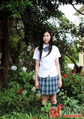 日本早熟女学生成熟诱人的一面 