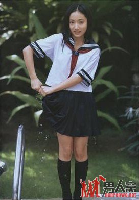 日本早熟女学生成熟诱人的一面 