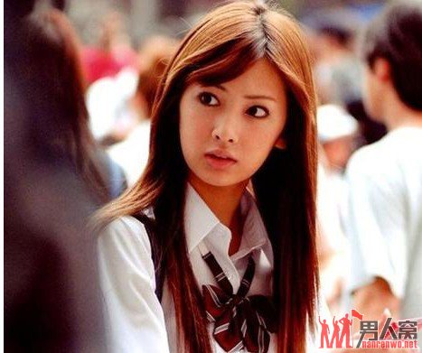 日本早熟女学生成熟诱人的一面 