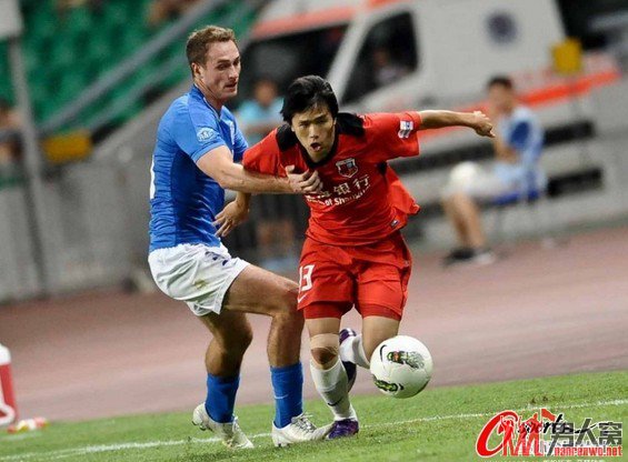 申鑫再现激烈冲突 双方两位外援却爆发了冲突见红