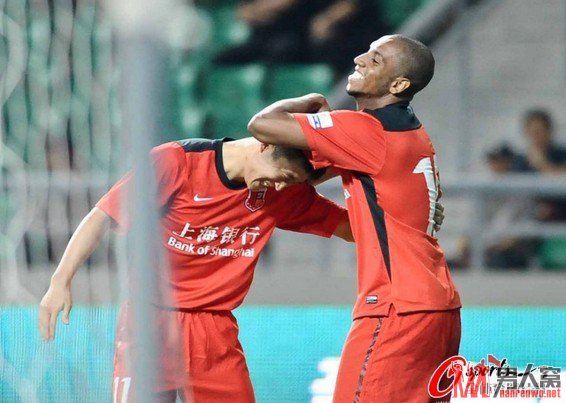 申鑫再现激烈冲突 双方两位外援却爆发了冲突见红