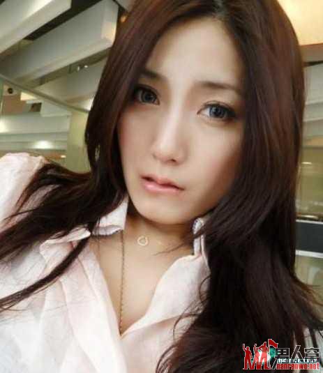 极品爆乳美女发型师走红网络 生意火爆