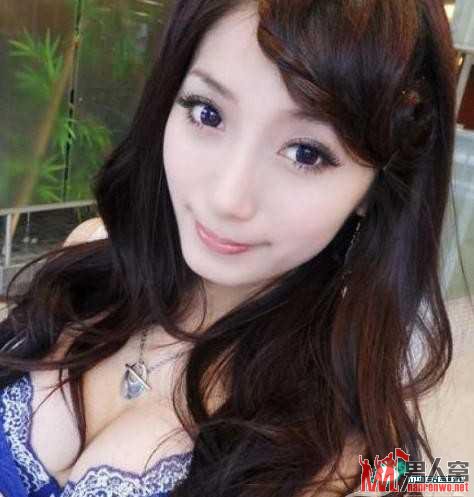 极品爆乳美女发型师走红网络 生意火爆