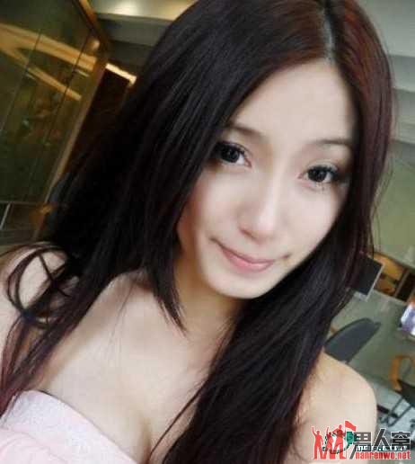 极品爆乳美女发型师走红网络 生意火爆
