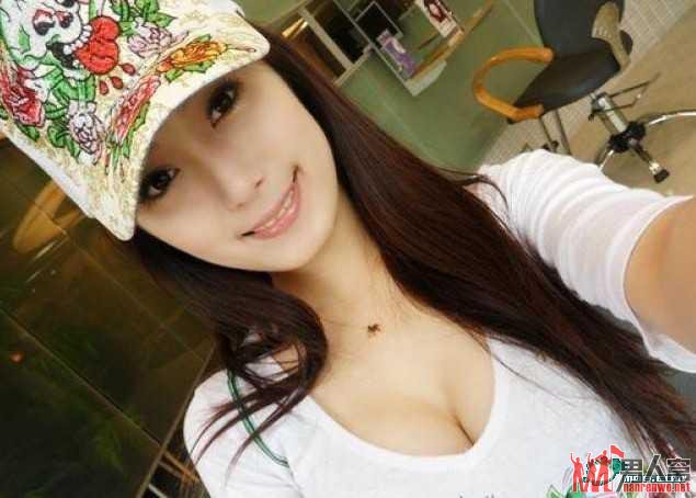 极品爆乳美女发型师走红网络 生意火爆