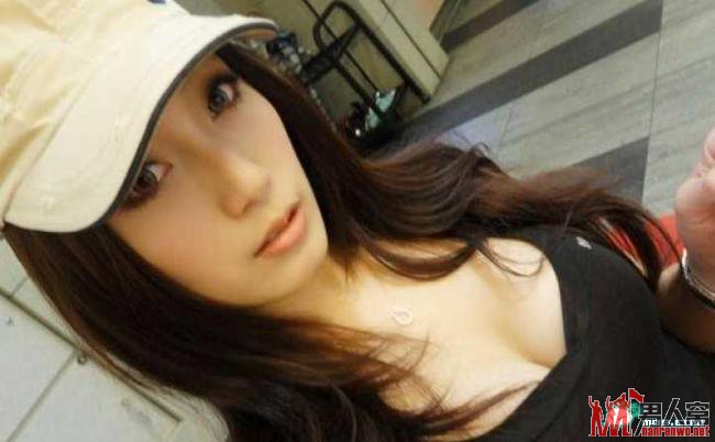 极品爆乳美女发型师走红网络 生意火爆