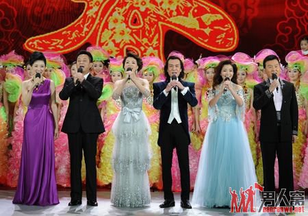 董卿、周涛同台照