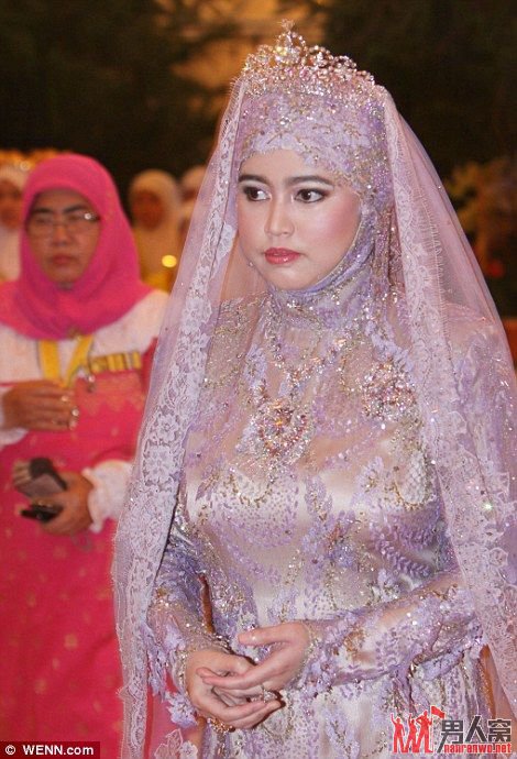文莱苏丹为女儿举办盛大王室婚礼