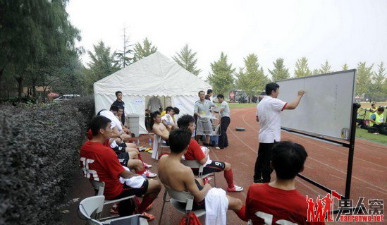 2012赛季中超联赛：辽宁4-0杭州 没有观众的比赛