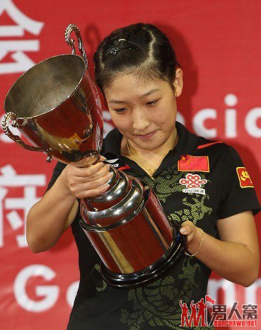 刘诗雯尽显实力4-0横扫黑马夺冠 获世界杯的双冠王