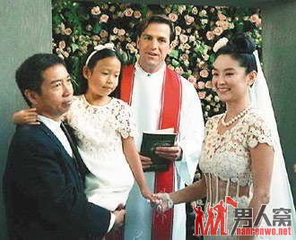 林青霞婚礼，老公怀里抱的就是与前妻生的女儿刑嘉倩