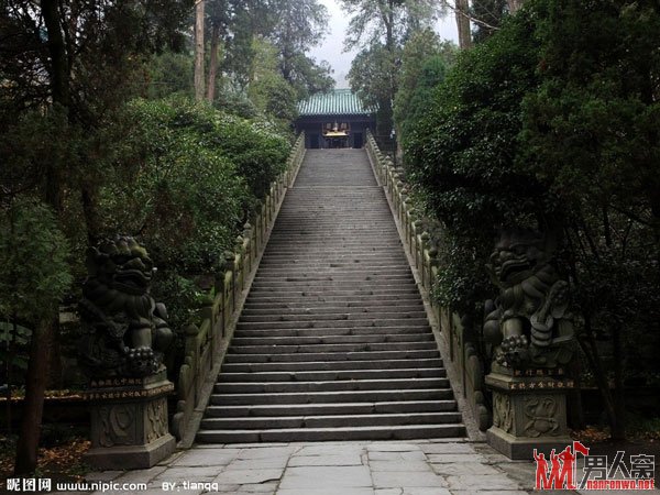 “天下第一仙山”武当山