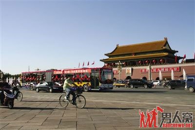 巨无霸公交采用清洁能源