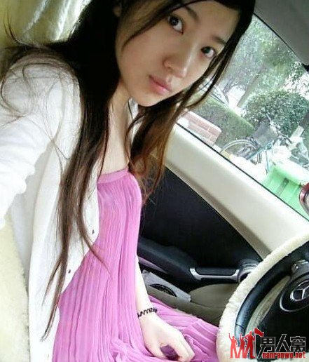 80后的上海富二代奔驰女网络再炫富 自曝奢靡生活