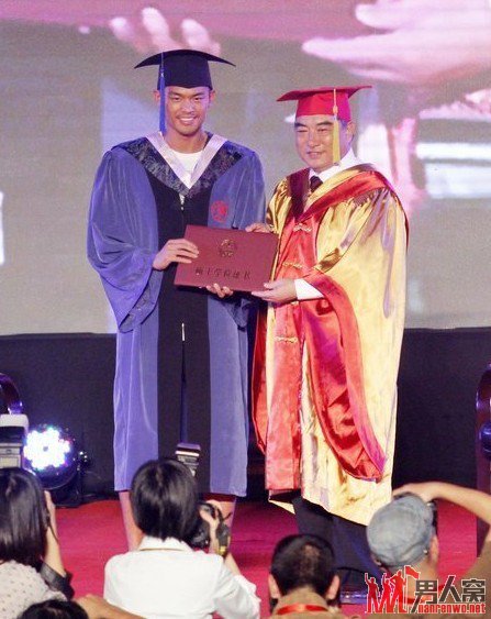 林丹被授予硕士学位成国羽首位现役硕士 再次澄清退役传言