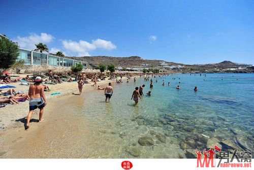 米克诺斯岛最浪漫的度假胜地 “穿衣有罪”的地方