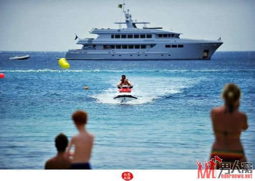 米克诺斯岛最浪漫的度假胜地 “穿衣有罪”的地方