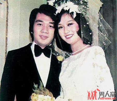赵雅芝与第一任丈夫黄汉伟结婚照