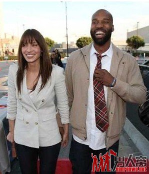 戴维斯与《人鬼情未了》女主角约会 两人相差16岁