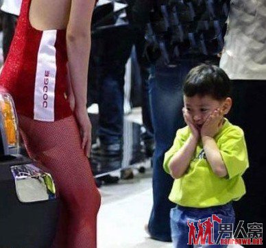看到美女,小弟弟害羞了