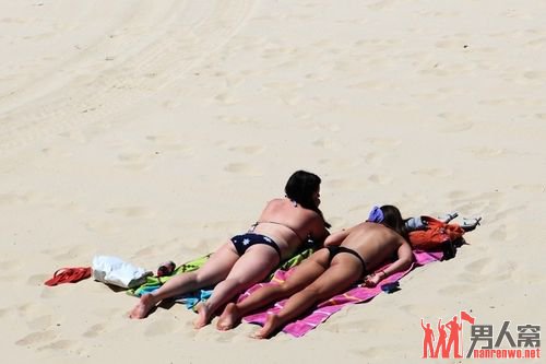 邦迪海滩：最浪漫的沙滩 比基尼少女最爱的裸晒地