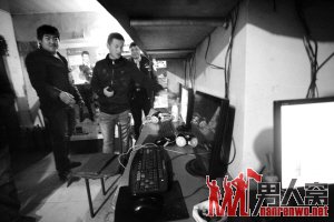 12岁的儿子逃学去网吧上网 气愤的父亲网吧将网吧电脑砸毁