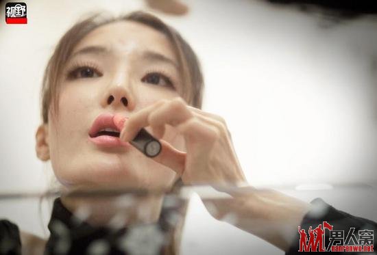 “齐P小钻裙”李颖芝成名记 “硅胶女神”的心酸