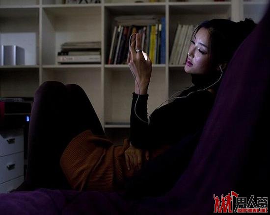 “齐P小钻裙”李颖芝成名记 “硅胶女神”的心酸