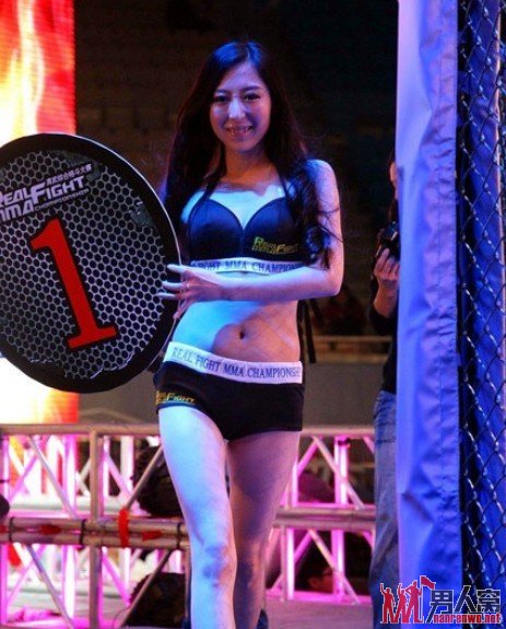 苍井空师妹山口荀子深沟豪乳亮相格斗大赛PK巴西乳神