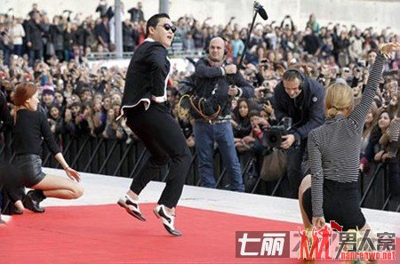 鸟叔PSY中国首秀8分钟300万 被称网友戏称抢钱style