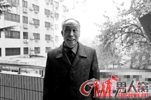 13岁捡到皇后之玺上交领导给20元路费 45年后受表彰
