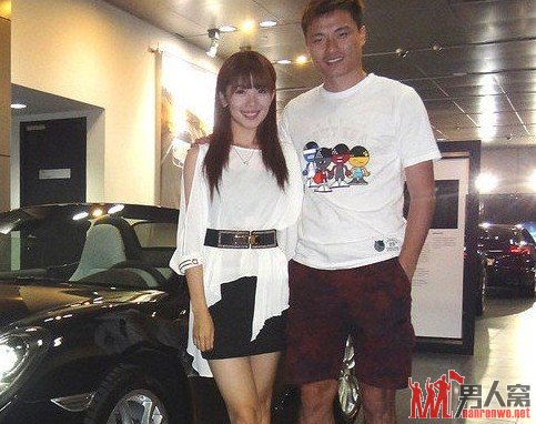 郜林女友秀清纯似学生 随处秀恩爱