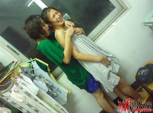 妹妹,让我为你宽衣解带吧。
