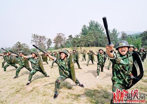 ��ɽ��������ְҵѧԺ��ѧԱ�ڽ��жܹ���ѵ��